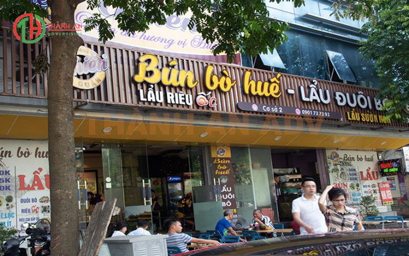 Mẫu bảng hiệu quán bún bò Huế bằng mica sang trọng