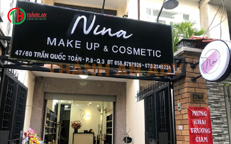 Bảng hiệu makeup Nina