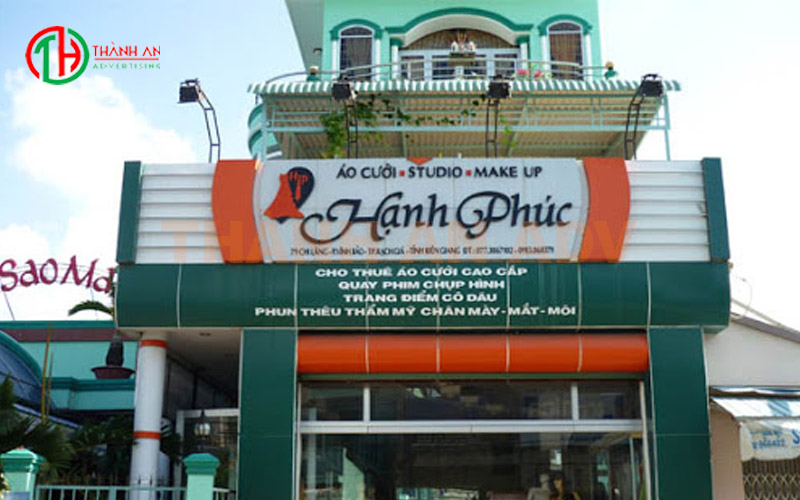 Bảng hiệu makeup studio ảnh cưới