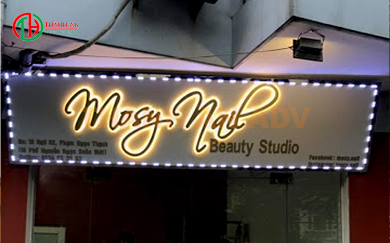 Biển hiệu tiệm Mosy nails