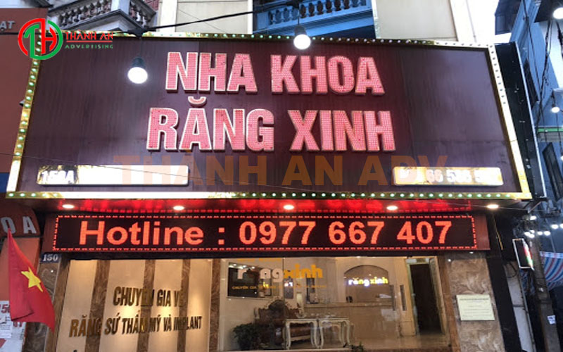 Bảng hiệu thiết kế đơn giản nhưng có đầy đủ thông tin khách hàng cần