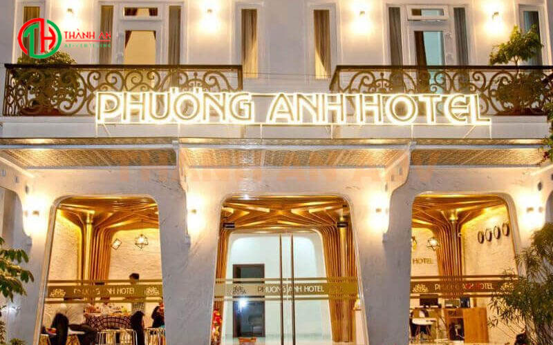 Sử dụng khéo léo chất liệu quảng cáo để tạo ra mẫu bảng hiệu khách sạn đẹp và hiệu quả