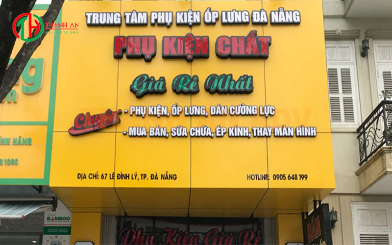 Không chỉ dừng lại ở việc quảng bá sản phẩm, các biển quảng cáo này còn mang đến cho người dùng những hình ảnh đẹp mắt và thu hút. Hãy xem qua các biển quảng cáo mới tại Việt Nam và tìm hiểu thêm về phụ kiện điện thoại đang hot nhất hiện nay.